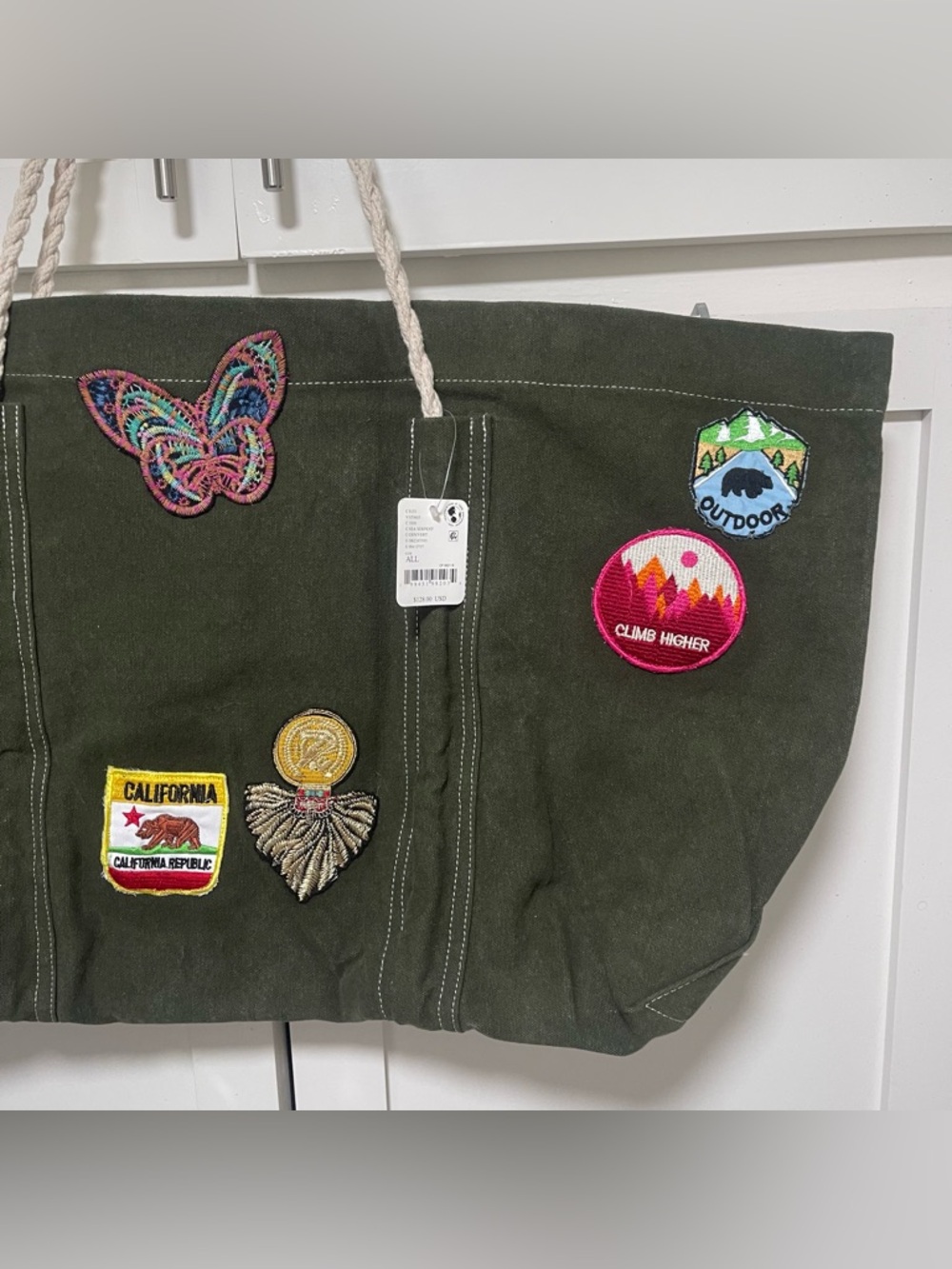 NEW FREE PEOPLE SEA SERPENT GREEN BEEN THERE BADGE PATCHES CANVAS TOTE BAG - Picture 4 of 7